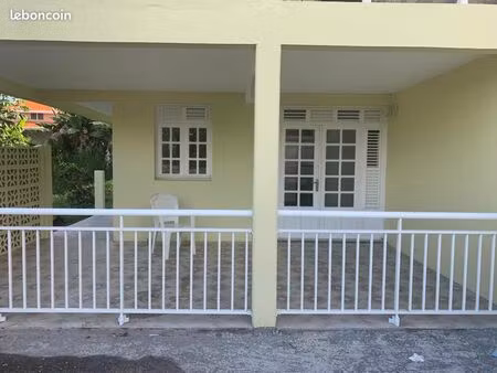 location f4 au francois charges non comprises