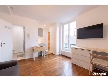 charmant studio meublé refait à neuf – hyper-centre de melun (20m²)