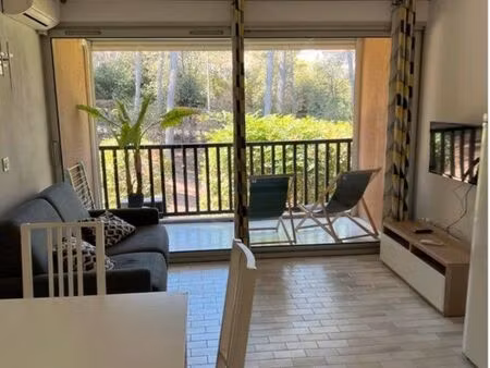 studio avec balcon - parking et piscine