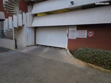 garage fréjus plage