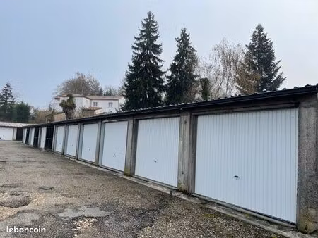 à louer garage fermé