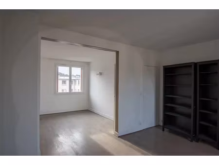 location appartement 3 pièces 75.23 m² à versailles (78000)  2 000 €