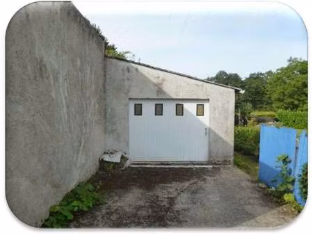 vente garage et parking à scaër (29390) : à vendre / 35m² scaër