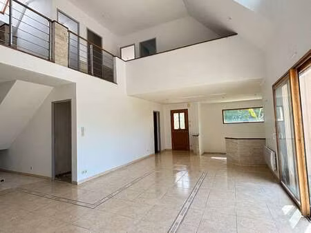 location maison à molac (56230) : à louer / 190m² molac