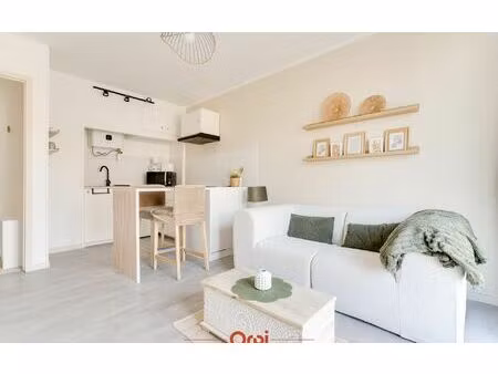 location appartement  3135 m² t-2 à marseille 10  670 €