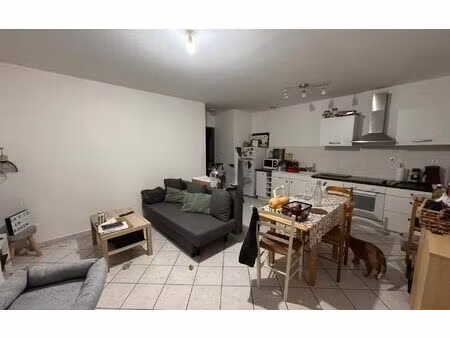 location appartement  m² t-2 à viriville  422 €