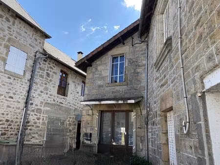 maison de village en pierre  avec terrasse privative