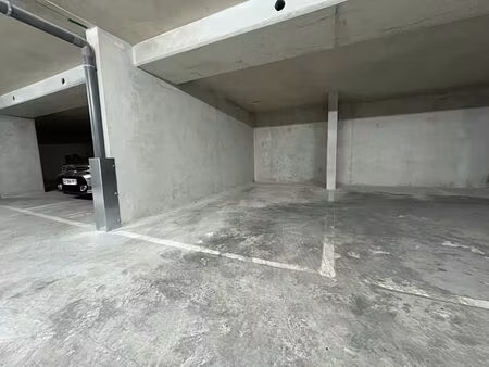 parking saint laurent du var - gare/tzank