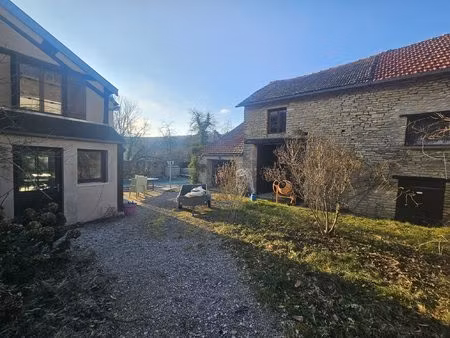 bevy : maison en pierre d'environ 200m2 sur trois niveaux compre