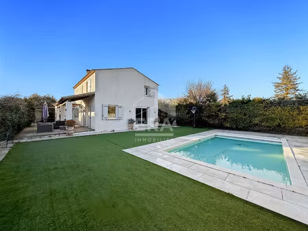 villa t5 d'env 145 m² sur parcelle de terrain clos d'env 600 m² avec aménagement piscine