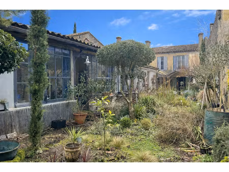 maison de village pleine de charme avec jardin et atelier