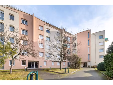 t2 avec ascenseur  parking  chauffage individuel.