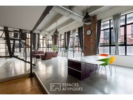 loft aux volumes spectaculaires et lumière omniprésente
