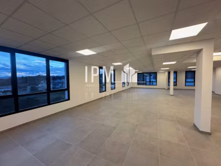 a vendre bureau de 301 m² divisible - 13400 aubagne