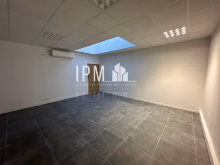 a louer local commercial en étage de 30 m² - roquevaire