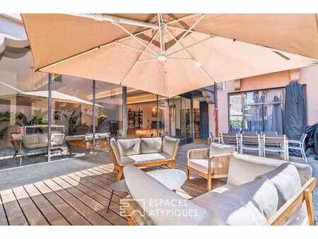 loft totalement rénové avec patio et parking