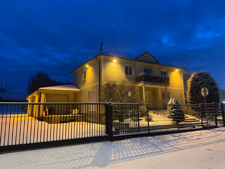 bâtisse haut de gamme  avec partie habitation et partie pro.