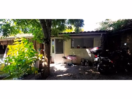 immeuble avec commerce et habitations