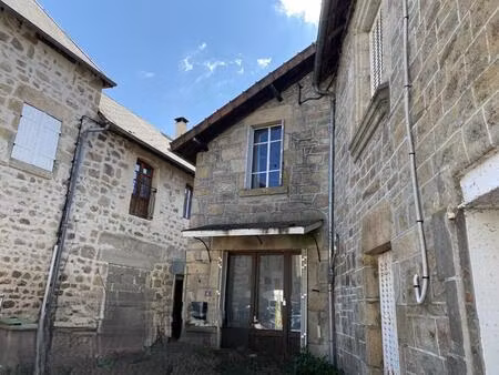 maison de village en pierre avec terrasse privative