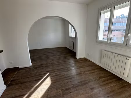 appartement de type f2 quatier de la poste