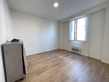 bureaux 45 m2 - 150 m rer champigny