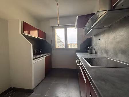 appartement reims 3 pièces - place de parking secteur clairmarais