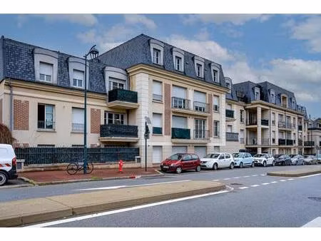 élégant penthouse avec toit-terrasse à saint-cyr-l'école