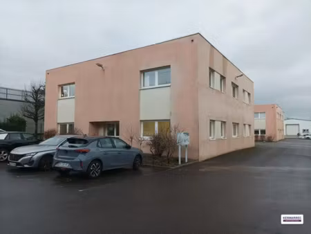 un immeuble indépendant en r+1 d'une surface de 400 m² environ