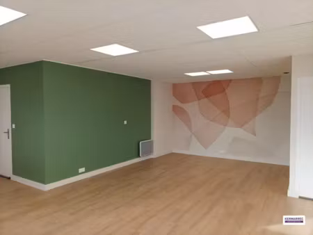 plateau de bureaux de 54.50 m² environ au calme d'une impasse