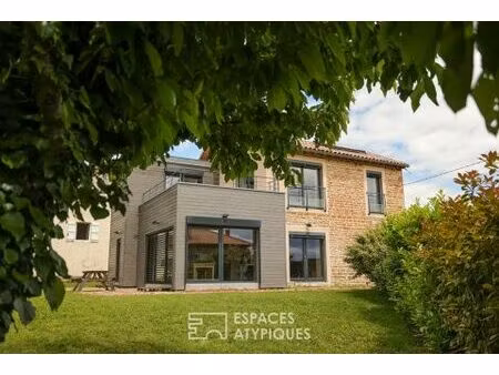 entre vignes et roches une maison de pierre réinventée