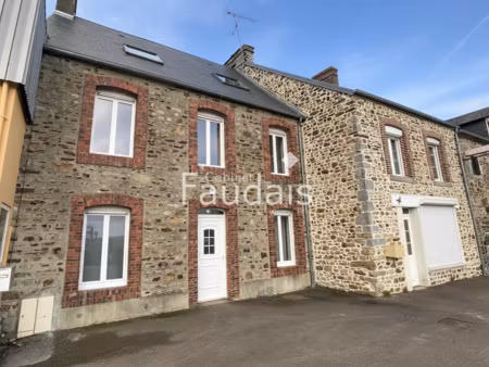 maison en pierre rénovée avec 3 chambres  proche des commerc