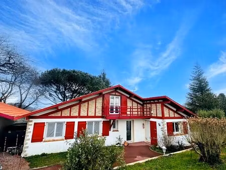 vente maison 6 pièces 215 m2 à saint-palais