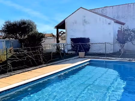 villa de plain pied avec piscine sur un terrain de 680 m²