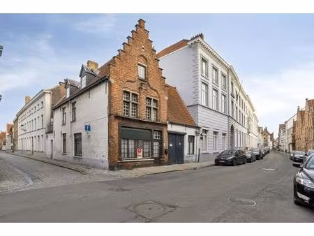 hoekhuis te koop in centrum brugge