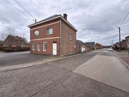 ruime woning met 4 slpks en verhuurde studio + tuin