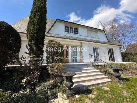 belle propriété sur sous sol total et jardin de 1037m2