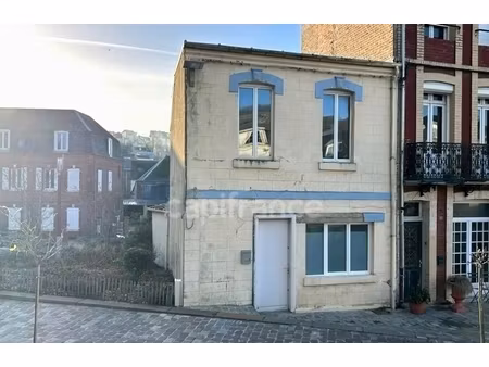 ault (80) - coeur de ville et bord de mer - maison t3