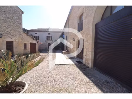 bel ensemble de caractère rénové 1685m² de terrain