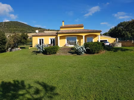 villa de 130 m2 hab sur plus de 3000 m2 de terrain attenant