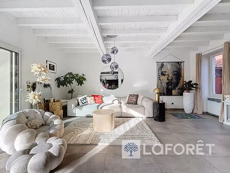 charmante maison avec piscine parcieux  à proximité de lyon