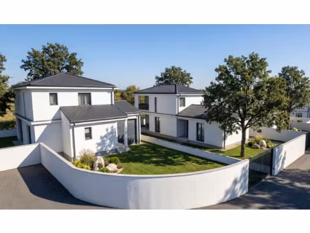 villa neuve t4 de 102m2 - jardin  garage - résidence girasol