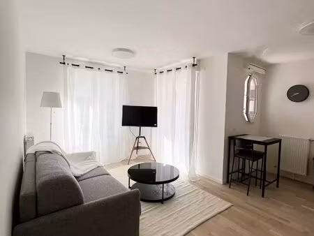 à louer meublé - grand 2 pièces avec balcon et parking immeuble 2025 -