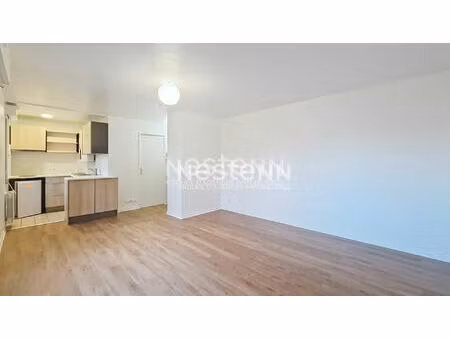 a louer : saint cyr l'ecole appartement studio de 29 m² avec parking ext et cave.