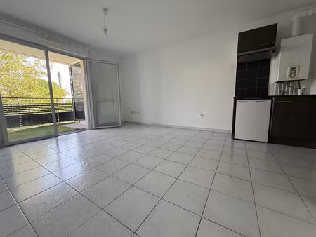 a louer : appartement t2 42m2 avec balcon 8m2 sud est réside