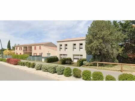 a louer luberon  oppède  coustellet  local professionnel neuf avec parking