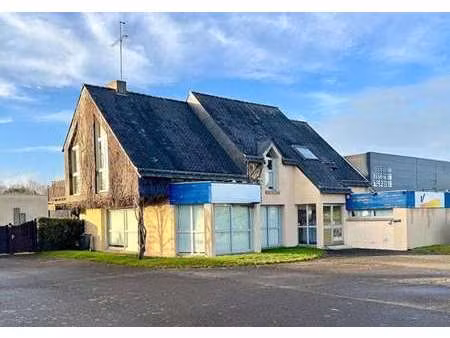 vente immeuble à questembert (56230) : à vendre / 223m² questembert