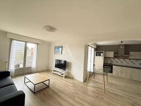 location appartement 2 pièces meublé à la roche-sur-yon centre ville (85000) : à louer 2 p