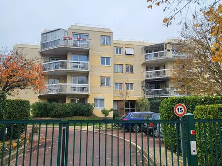 3 pièces à chatou de 68 m² + balcon de 6.20 m²