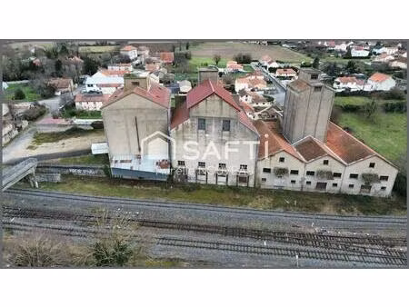 bâtiment de 2000m² sur 5000m² de terrain constructible