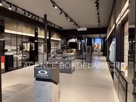bordeaux  commerce de prêt-à-porter d'environ 280m².